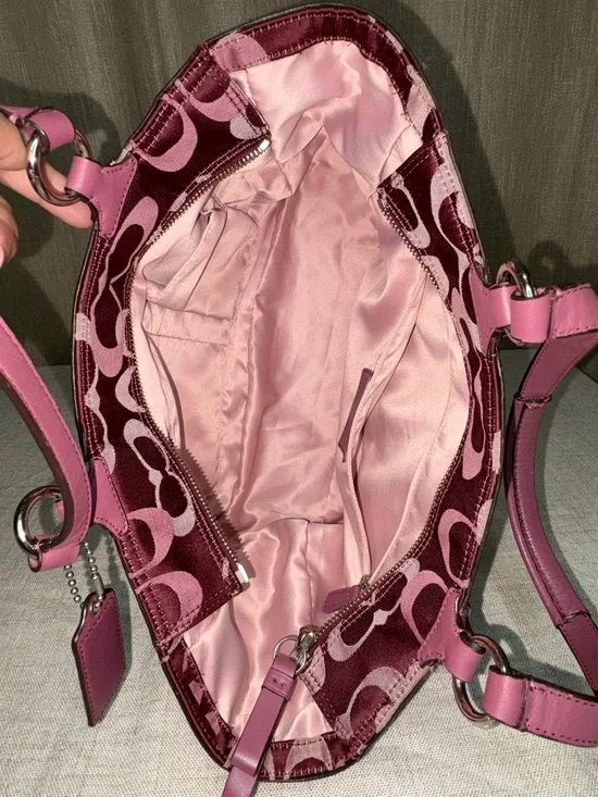 Coach Gallery Optic Signature Tote in Burgundy and Pink - Picture 7 of 10